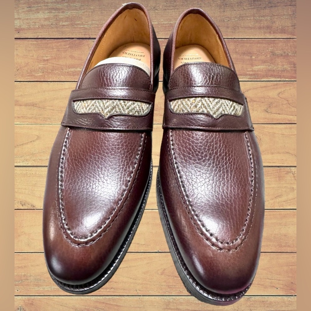Brooks Brother, Mens size 8, Color Dark Brown. Designer leather shoes!